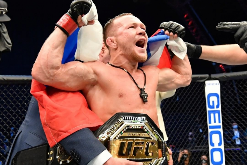 José Aldo é nocauteado por russo no UFC 251 e fica sem cinturão