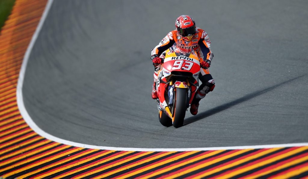 Márquez cai durante treino na Áustria e é levado de helicóptero para hospital