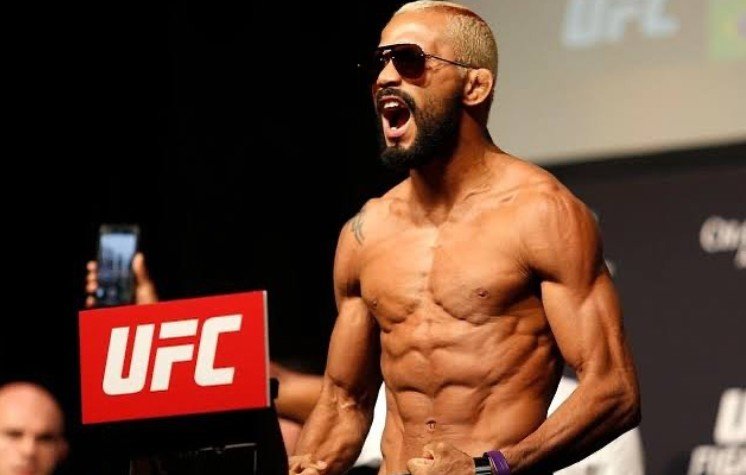 UFC: Deiveson Figueiredo finaliza Joseph Benavidez e é campeão dos moscas