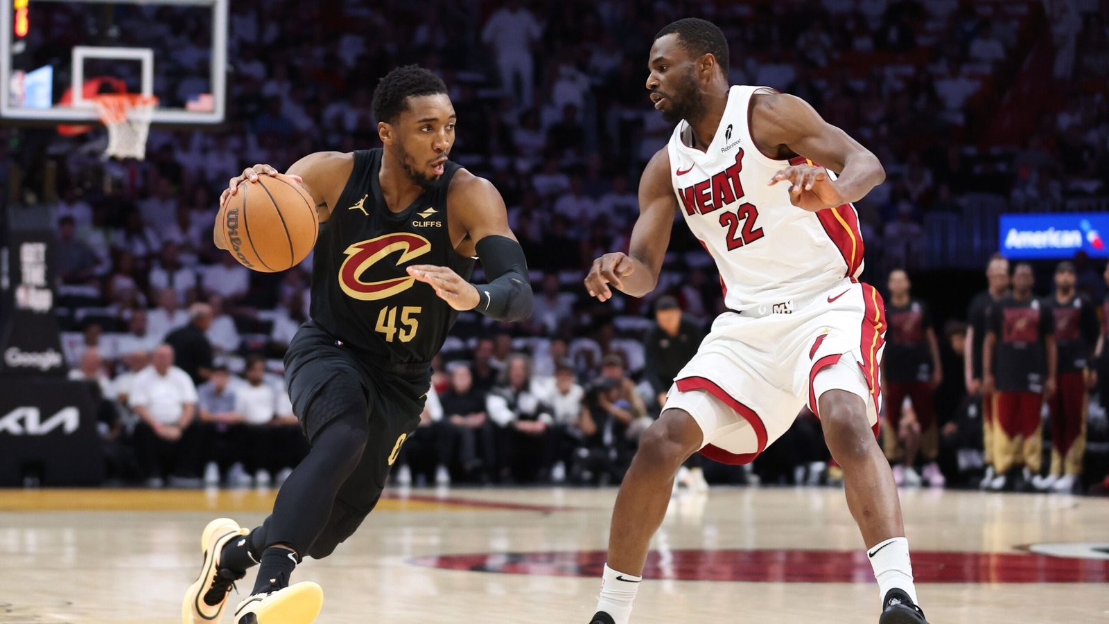 Cavaliers varrem Heat e avançam com maior vitória da história dos playoffs