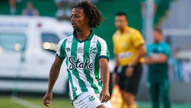 Ênio, acusado de manipulação, é o segundo com mais cartões no Juventude