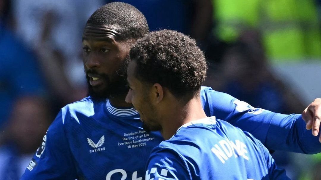 Everton se despede de estádio após 133 anos com vitória na Premier League