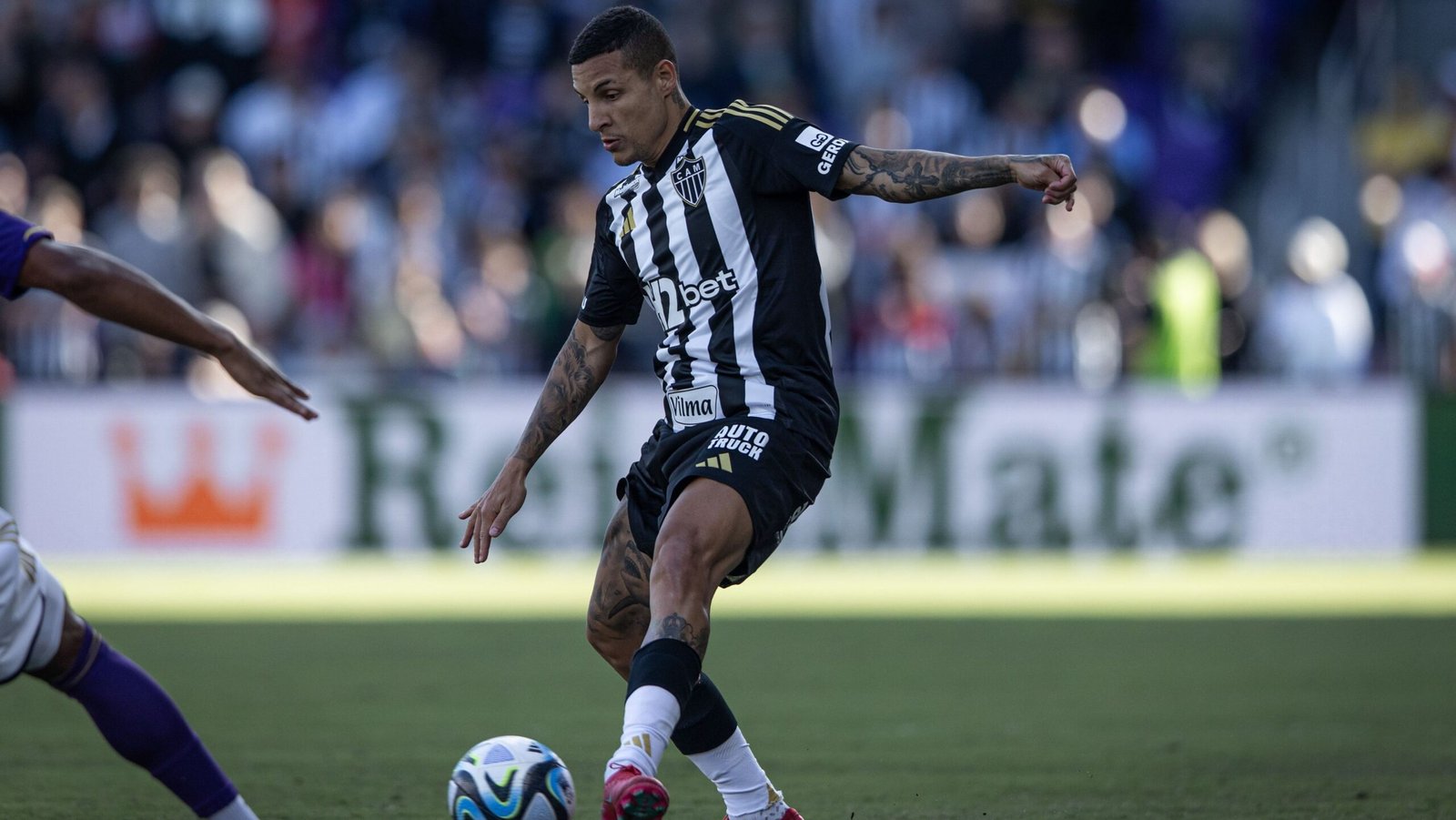 Guilherme Arana sofre nova lesão na coxa e volta a desfalcar o Atlético-MG