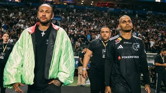 Neymar inova e aparece com novo visual na final da Kings League Brazil