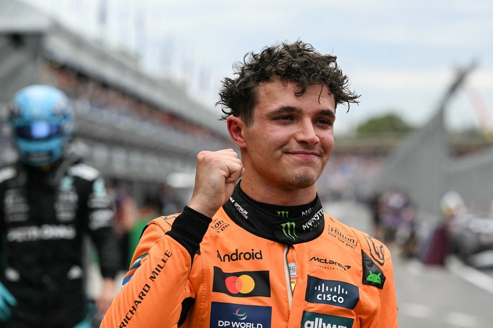 Norris vence caótico GP da Inglaterra de F-1 e festeja em casa